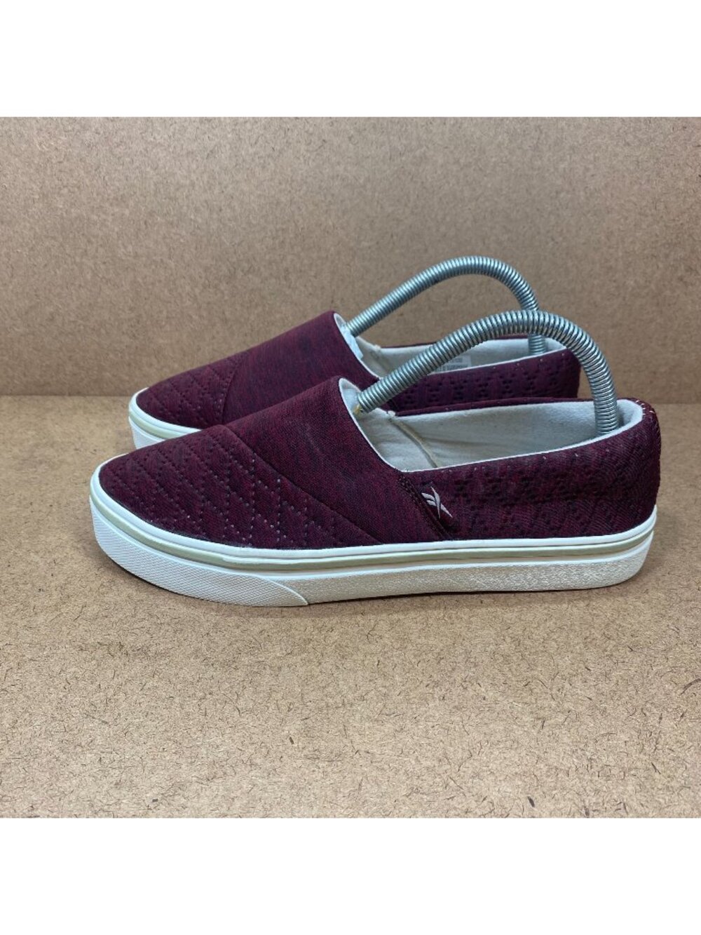 Reebok Womens Katura Slip- On Rich Burgundy Shoes SZ 8.5 Quilted Casual Sneakers